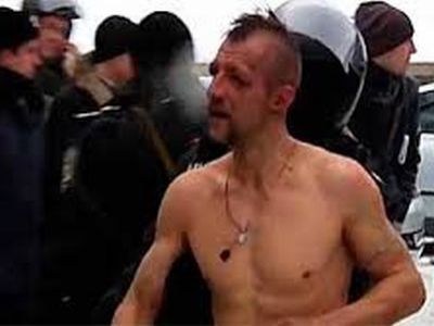 Раздетый "Беркутом" на Евромайдане Раздетый "Беркутом" на Евромайдане