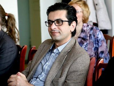 Араик Арзуманян. Фото om-saratov.ru/novosti/30-november-2015-i31260-otec-uchenika-gimnazii-№3 Араик Арзуманян. Фото om-saratov.ru/novosti/30-november-2015-i31260-otec-uchenika-gimnazii-№3