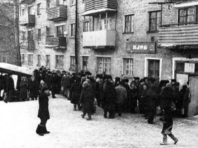 СССР, 1991 год, очередь за хлебом. Источник - rusnardom.ru СССР, 1991 год, очередь за хлебом. Источник - rusnardom.ru