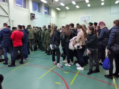 Очередь на избирательный участок (УИК №343, Санкт-Петербург, Выборгский р-н), 17.09.21. Фото: Юрий Багров, "Яблоко", t.me/mediazzzona Очередь на избирательный участок (УИК №343, Санкт-Петербург, Выборгский р-н), 17.09.21. Фото: Юрий Багров, "Яблоко", t.me/mediazzzona