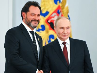 Ильдар Абдразаков и Владимир Путин. Фото: m.5-tv.ru Ильдар Абдразаков и Владимир Путин. Фото: m.5-tv.ru