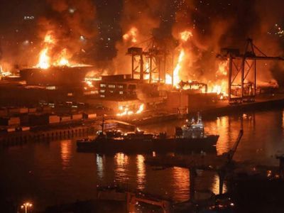 Пожар в порту. Фото: sochistream.ru Пожар в порту. Фото: sochistream.ru